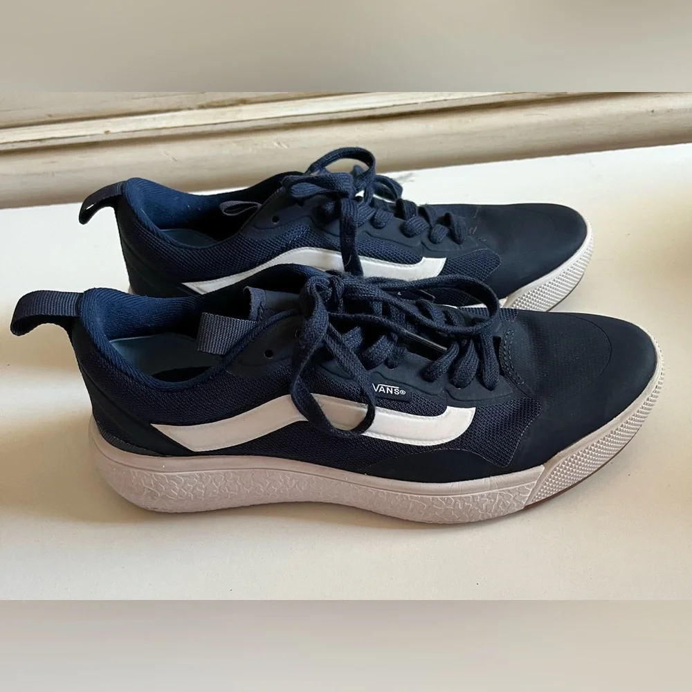 Vans UltraRange UltraCush Shoes Navy & White Men's Size 7 Women’s 8.5 sneakers